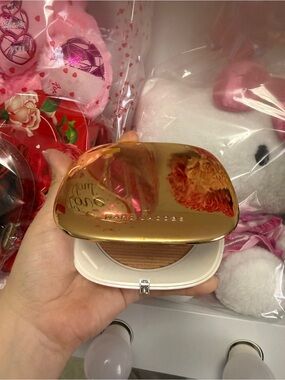 Marc Jacobs Gold Highlighter Compact